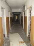 Niszczejąca szkoła w Lalinach